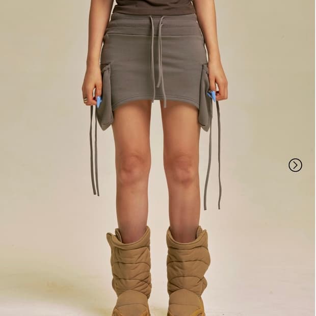 STAR PATCH POCKET LIP SKIRT_BE
