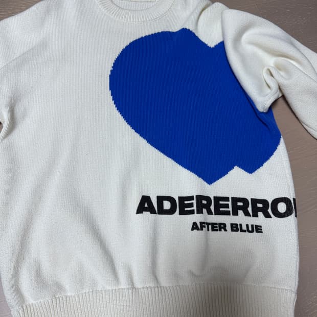 아더에러 트윈 하트 로고 니트 A1