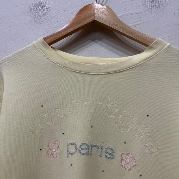 꾸레쥬 로고 맨투맨