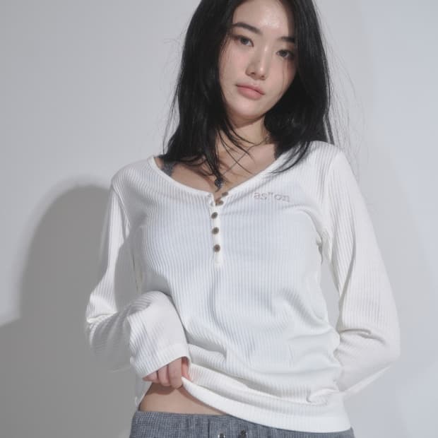WISH RIBBED BUTTON TEE / IVORY