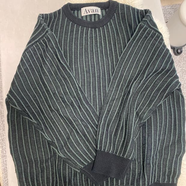 어반드레스 검은색 니트 스웨터