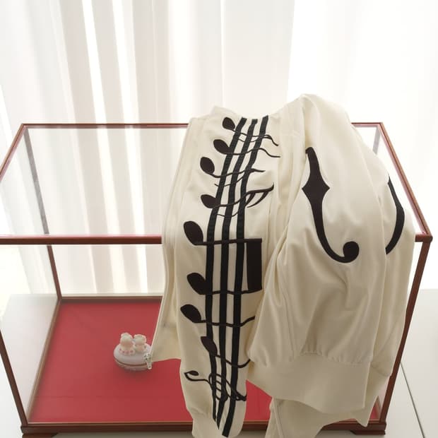 Jeremy Scott music note TT