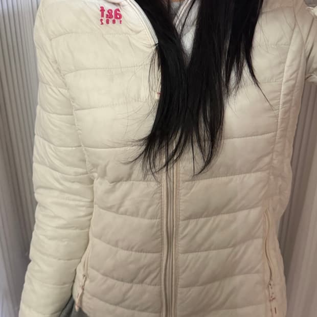 희귀매물🤍 아베크롬비 화이트 후드경량패딩 s