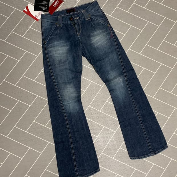 리바이스 로우라이즈 부추컷 워싱 데님