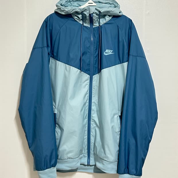나이키 윈드러너 배색 바람막이 스카이블루