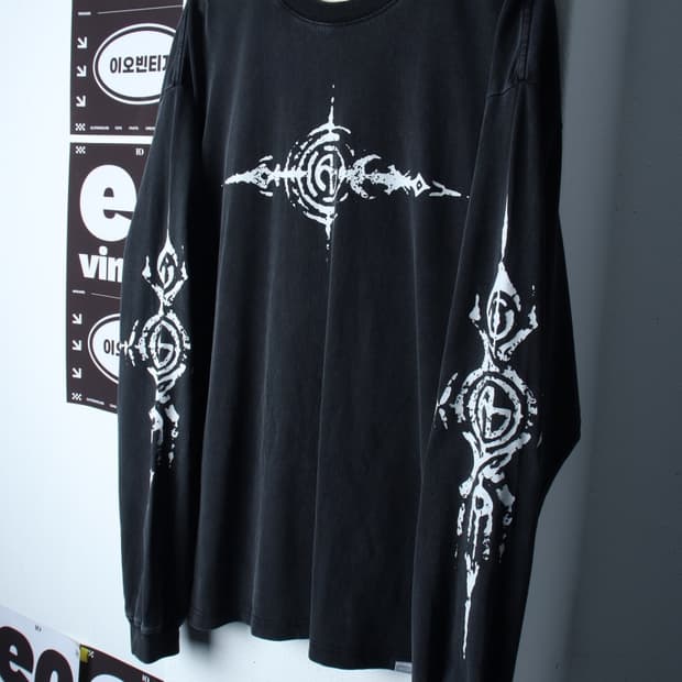 (L-XL) 노매뉴얼 긴팔티셔츠 피그먼트 프린팅 차콜 스트릿-H34988