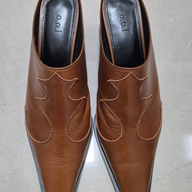 아웃오브레이블 웨스턴 뮬 빈티지 브라운 255