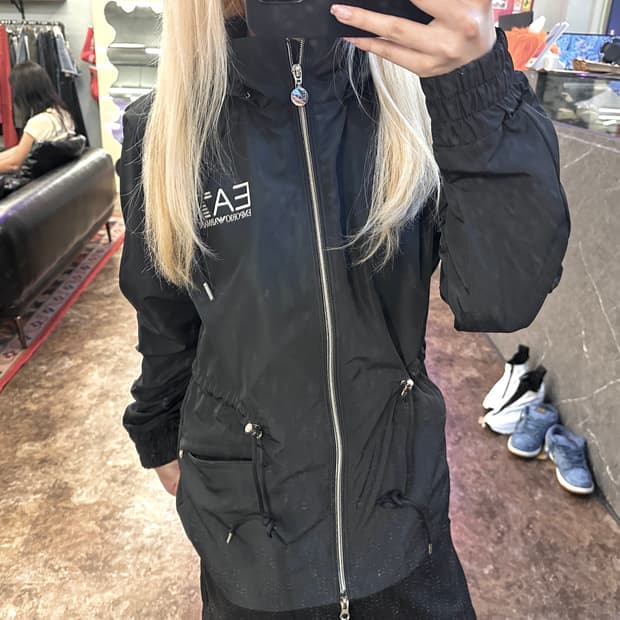 엠포리오아르마니 정품 여성 바람막이