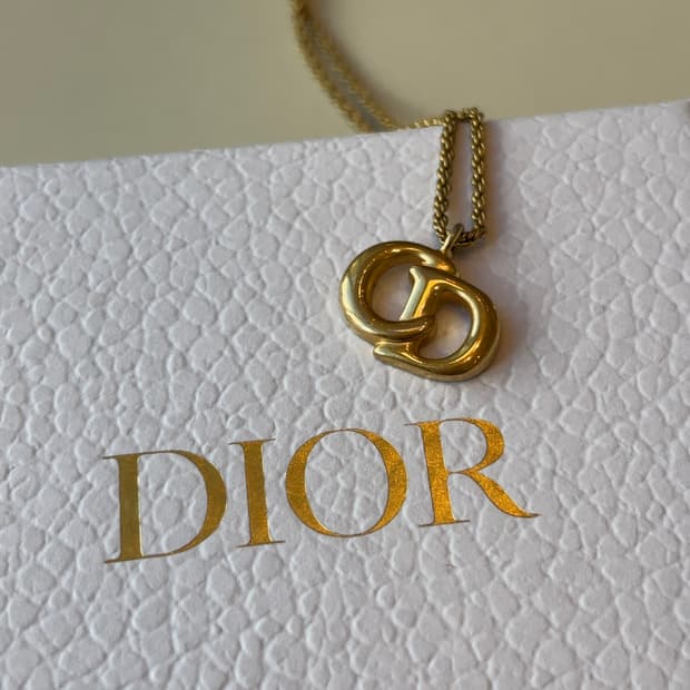 (풀박스) 디올 CD 목걸이 예리 목걸이 팔아요