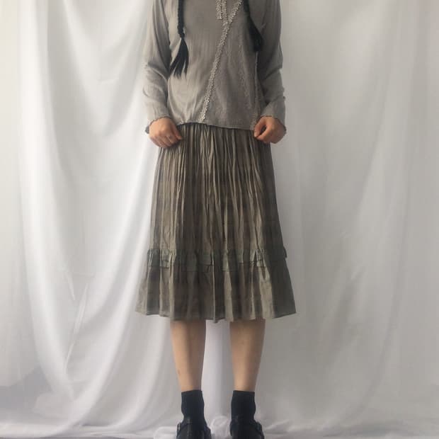 Lace layer trimming high neck sleeve