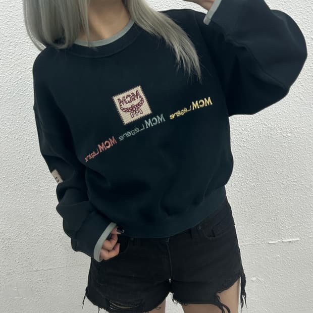 MCM 파스텔 자수로고 네이비 니트 2L