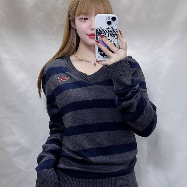 홀리스터 스몰로고 브이넥 니트 