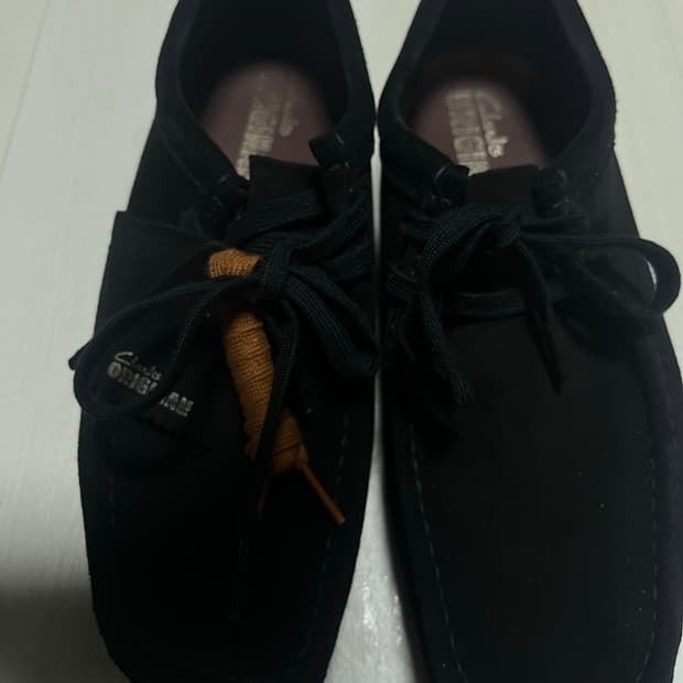 택포) 클락스 왈라비 블랙 스웨이드 255 (UK 7)