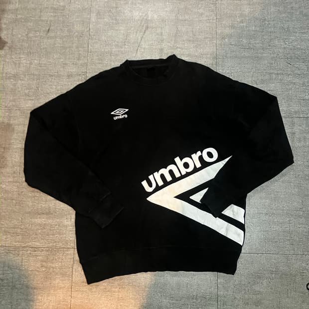Umbro 엄브로 올드스쿨스트릿 사이드로고 스웻셔츠 맨투맨
