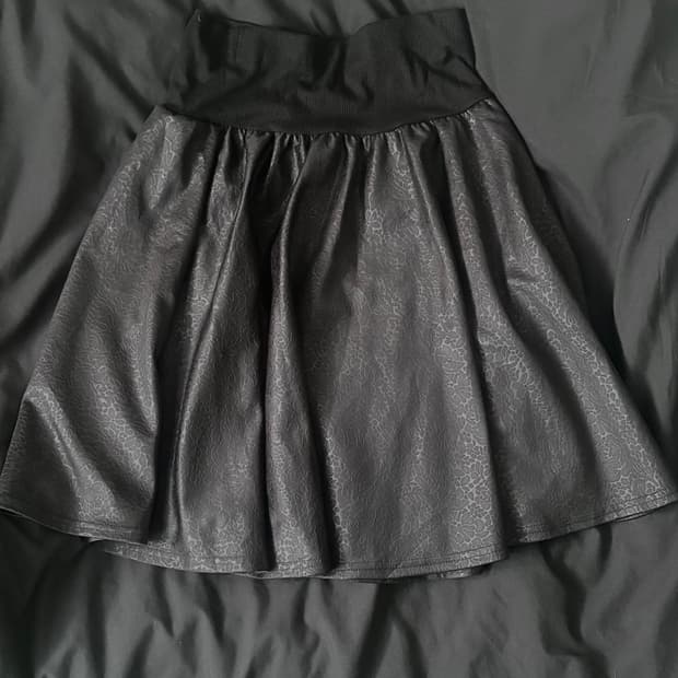 black flower pattern skirt