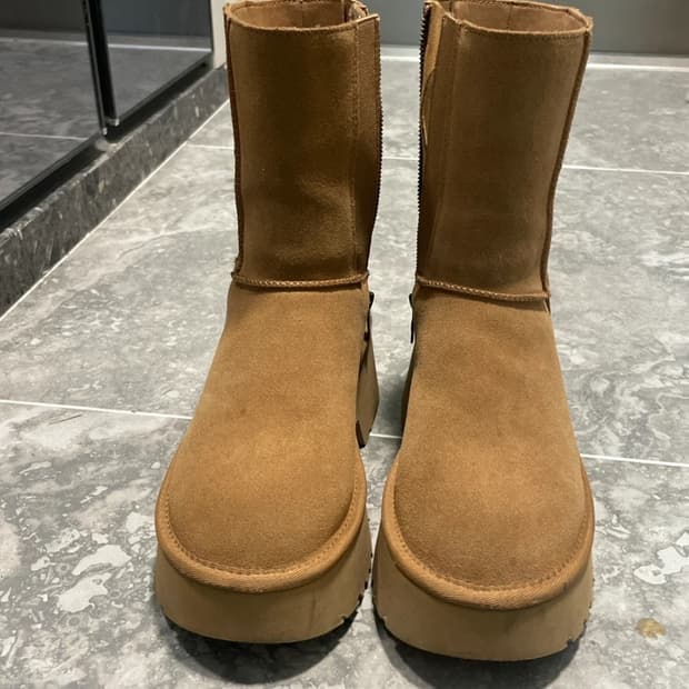 어그 청키 지퍼 힐 부츠 250