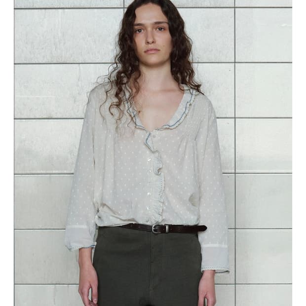 비아플레인 블라우스 (1회 착용)