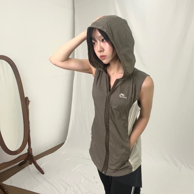NEPA Windbreaker Sleeveless Zip-up