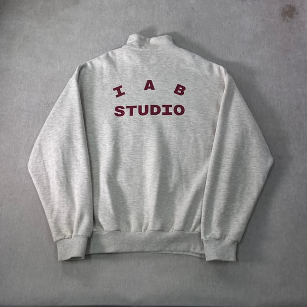 110 아이앱 스튜디오 오트밀 버건디 반집업 맨투맨