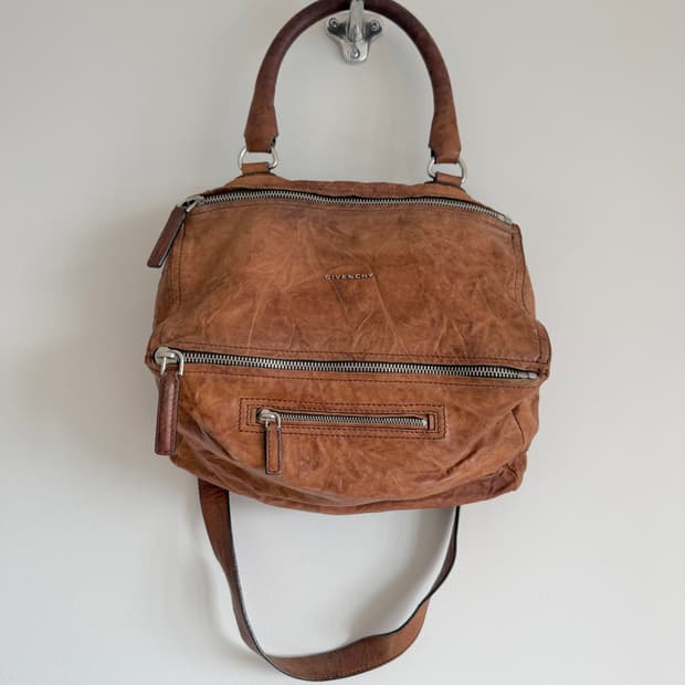 지방시(GIVENCHY) 레더 판도라백