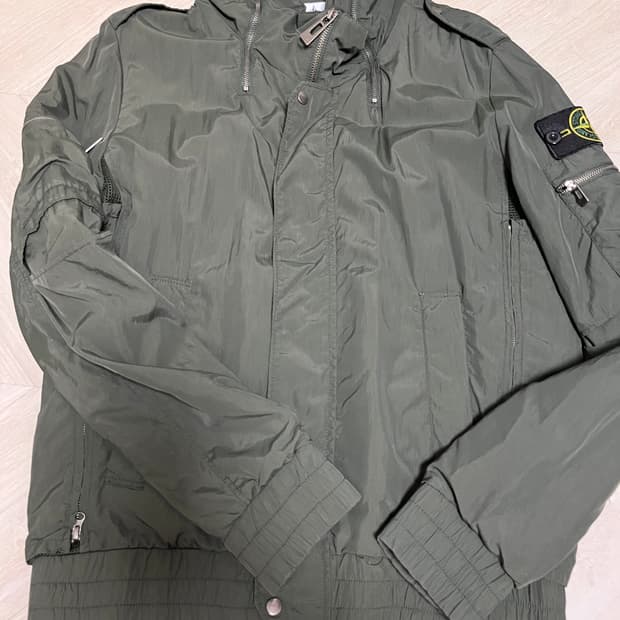 스톤아일랜드 바람막이 자켓 M사이즈 95사이즈
