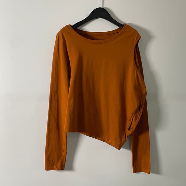 마르지엘라 MM6 비대칭 트임 롱슬리브 긴팔티 (on.734)  