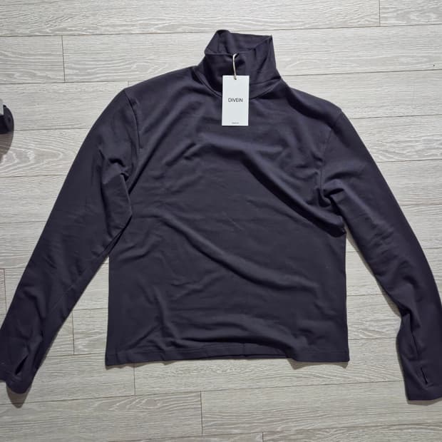 [새상품] DIVEIN 터틀넥 차콜 1사이즈 팝니다