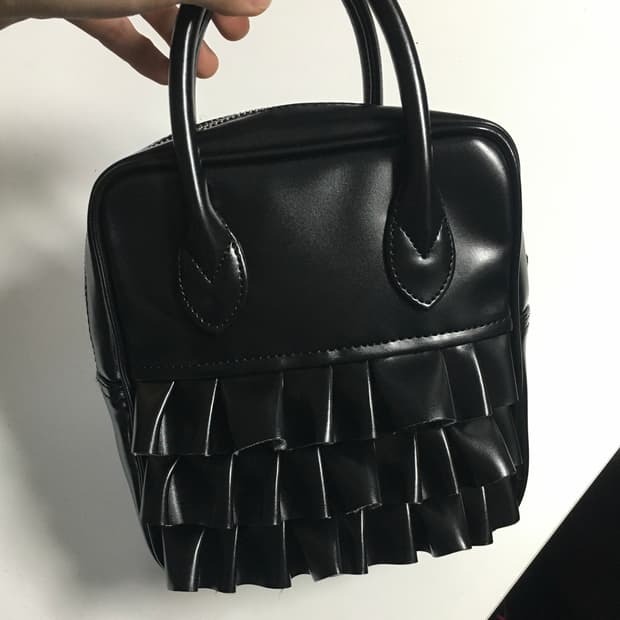 꼼데가르송 프릴백 블랙