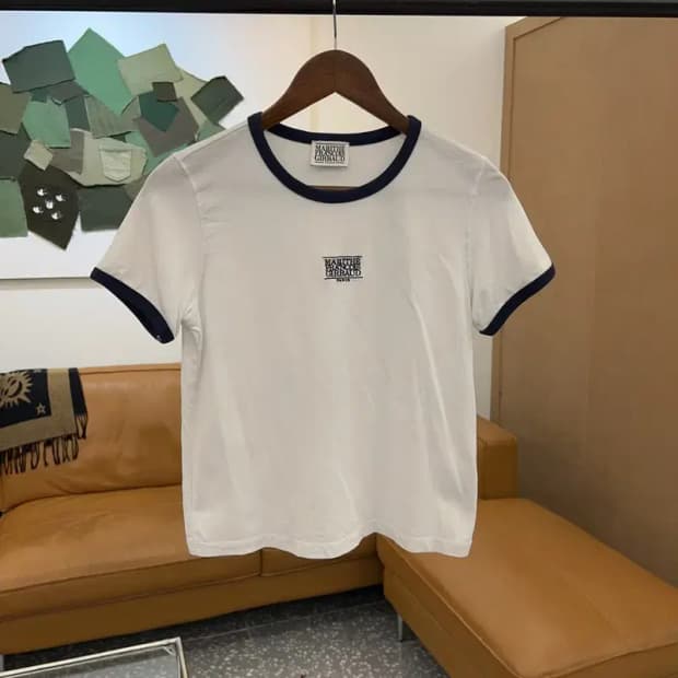 마리떼프랑소와저버 센터로고 크롭 링거티 반팔티 85 C04020