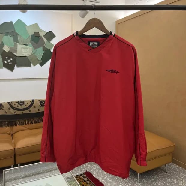 엄브로 올드스쿨 오버핏 웜업 바람막이 105 C05829