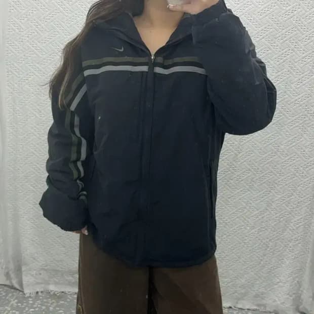 나이키 스우시 올드스쿨 오버핏 누빔 점퍼 100 C06185