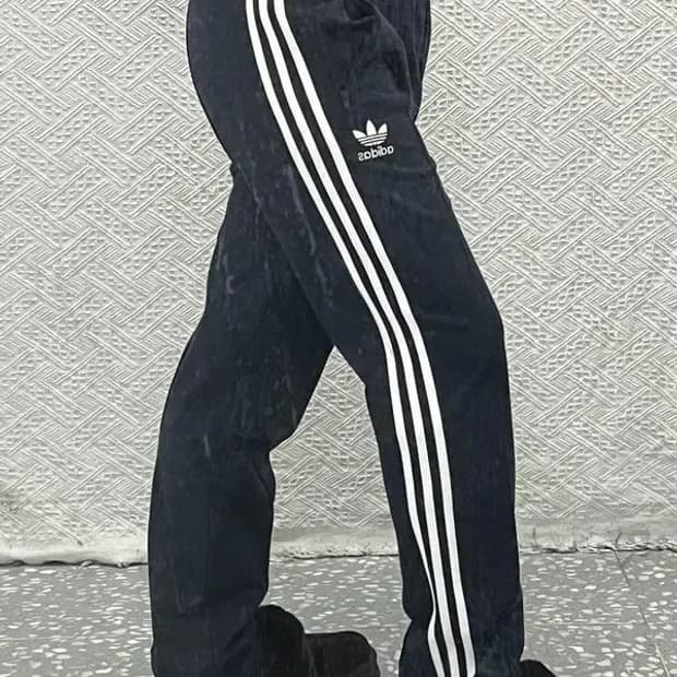 아디다스 베이직 유로파 삼선 트랙팬츠 30인치 C06832