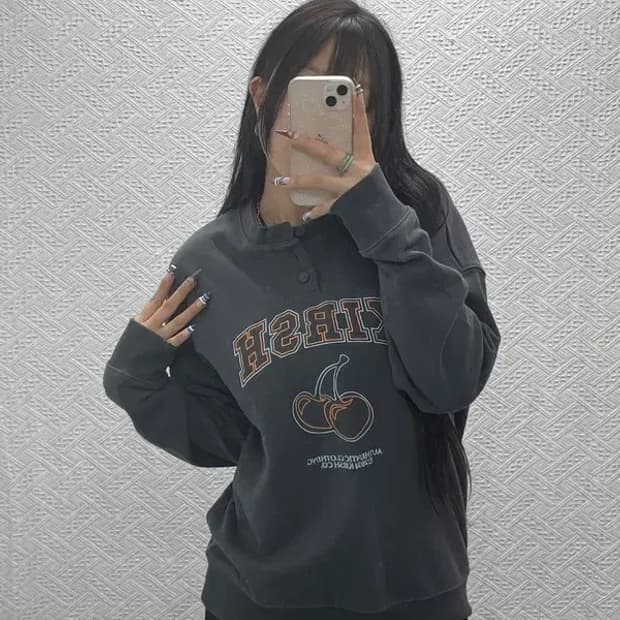 키르시 빈티지 키치 빅체리로고 버튼 맨투맨 1 C07626