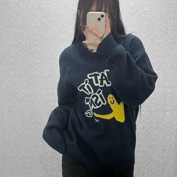 와릿이즌 빅로고 오버핏 아크릴 니트 스웨터 100 C05926