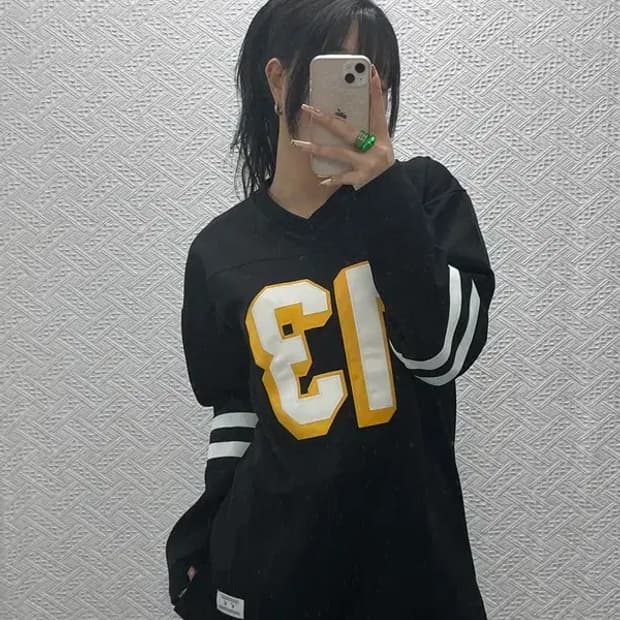 비바스튜디오 레트로 스포티 넘버 져지 롱슬리브 M C08305