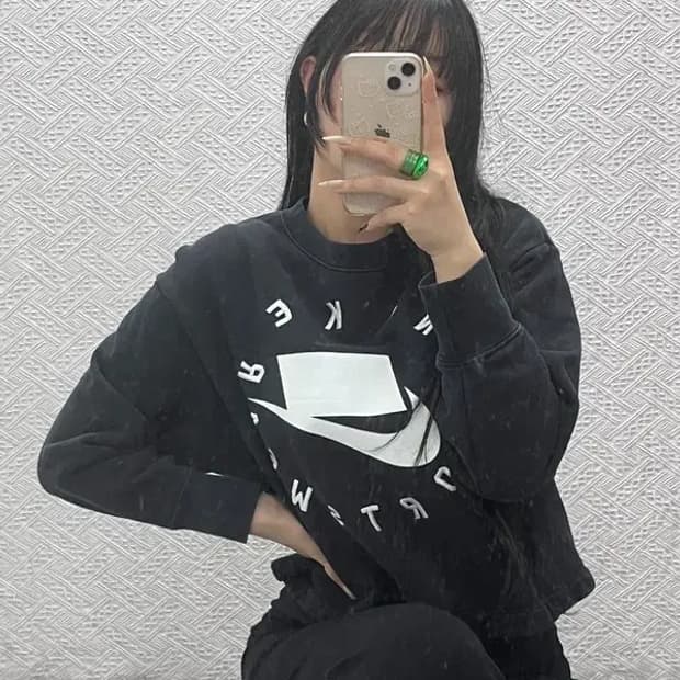 나이키 올드스쿨 러블리힙 빅로고 크롭 맨투맨 S C08462