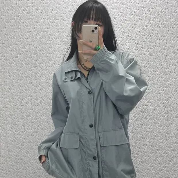 나이키 올드스쿨 테크웨어 유광 실버 오버핏 바람막이 M C08445