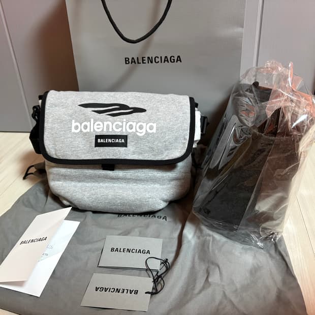 발렌시아가 익스플로러 메신저백 (새상품) 판매합니다.