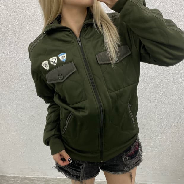 아디다스 카키라인 패치로고 경량 집업 100