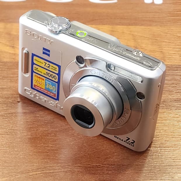 소니 사이버샷 DSC-W35 실버 디지털 카메라 판매합니다.