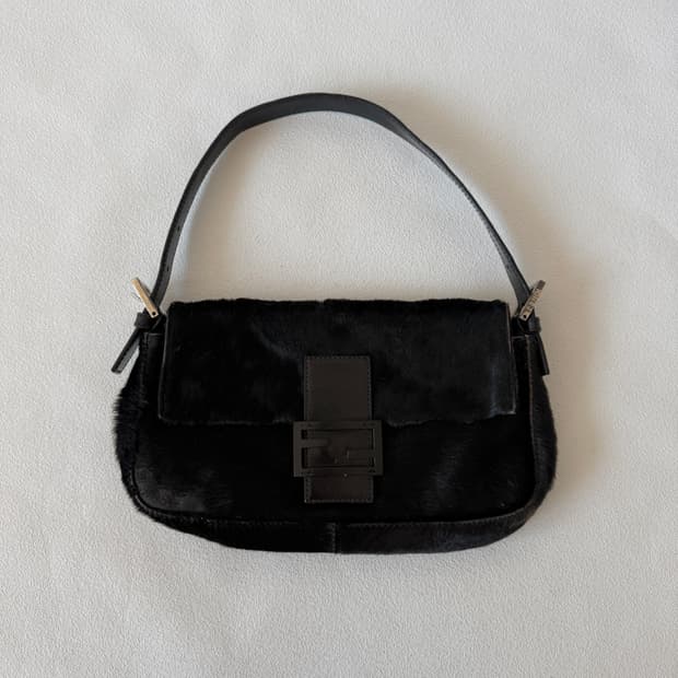 펜디(FENDI) 블랙 송치 바게트 숄더백(ITALY)