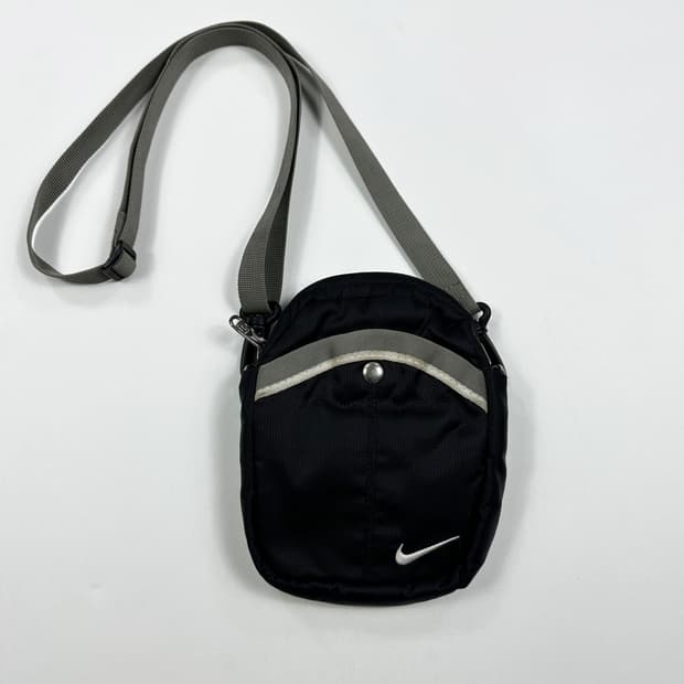 나이키 올드스쿨 솔로스우시 미니 크로스백