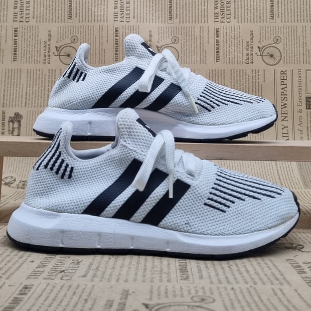 아디다스 스위프트런 여성운동화230