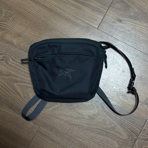 아크테릭스 크로스백