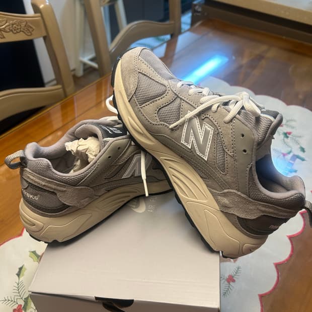 뉴발란스 그레이 240mm 운동화