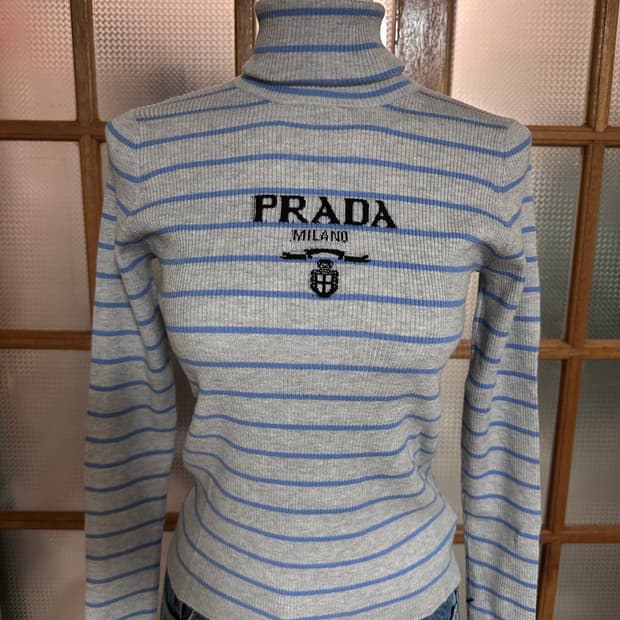 프라다 블랙 스트라이프 목폴라