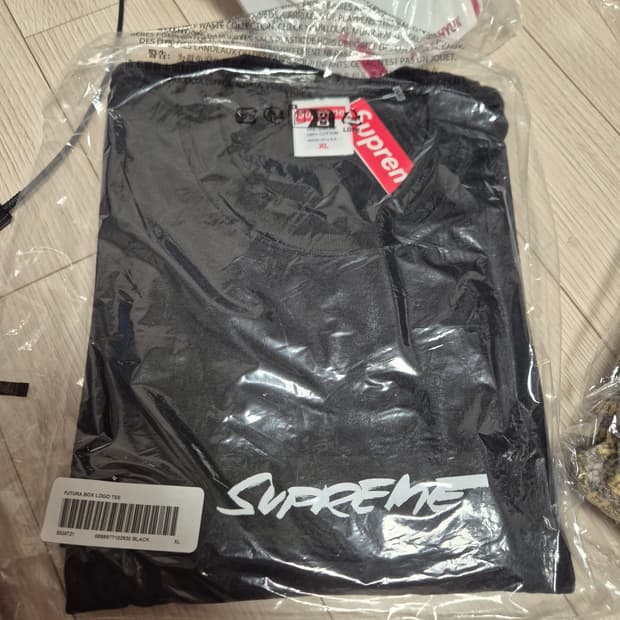 슈프림 퓨추라 박스로고 티셔츠 블랙 - 24SS XL