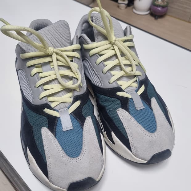 아디다스 웨이브러너 700  사이즈265