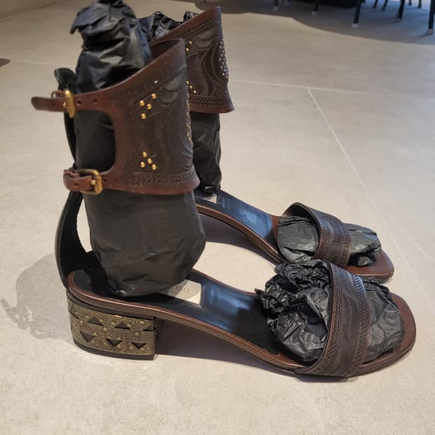 발렌티노 가라바니 샌들 38.5사이즈(255)