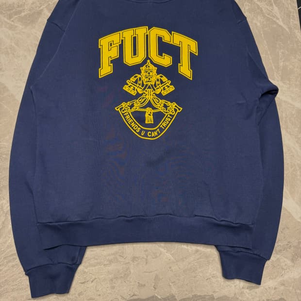 Fuct 바티칸 시티 크레스트 크루넥